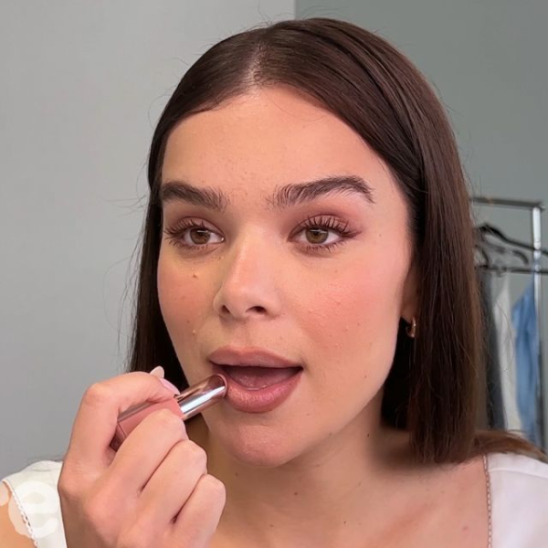Hailee Steinfeld's 10-Minute Routine to Enhance Natural Features